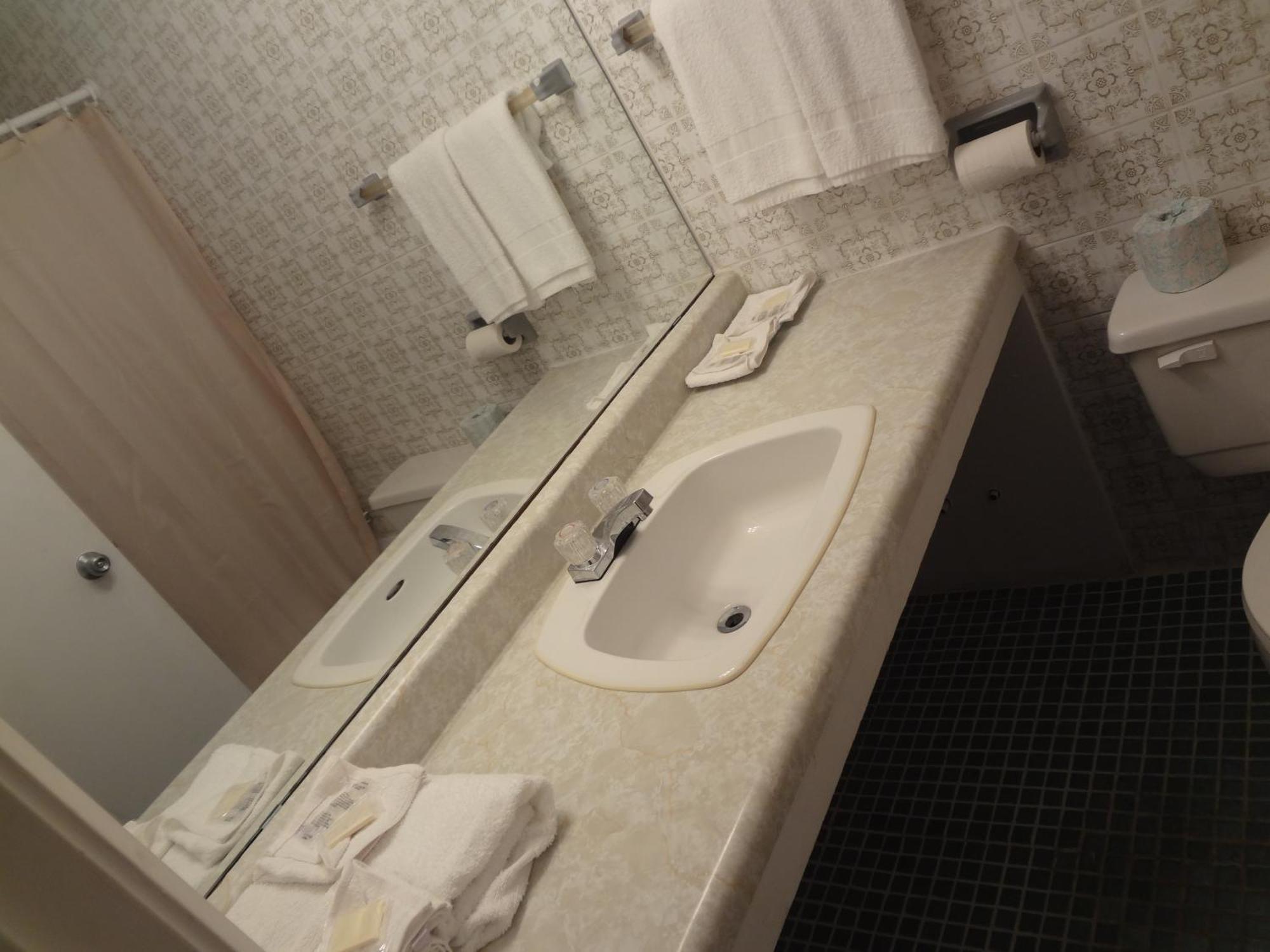 Empress Inn And Suites By The Falls Niagara Falls Esterno foto